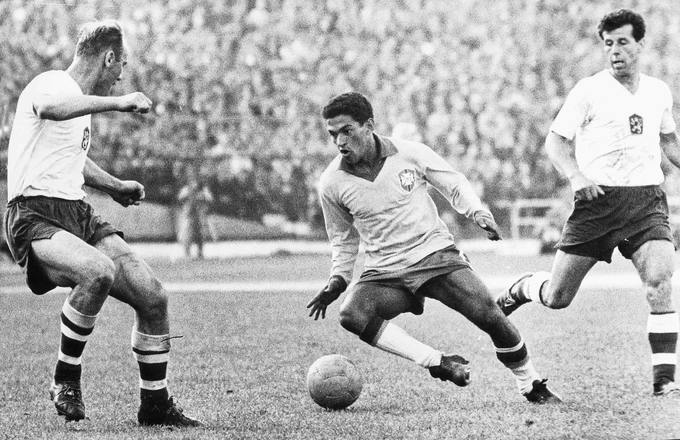 Lịch sử World Cup 1962: Brazil bay cao với "quái nhân" Garrincha | Báo Dân trí